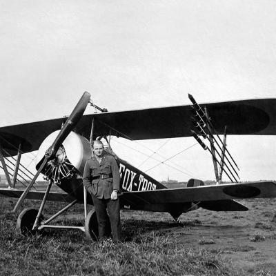 Nieuport 11C1, ausgestattet mit Leuchtraketen gegen Ballons.